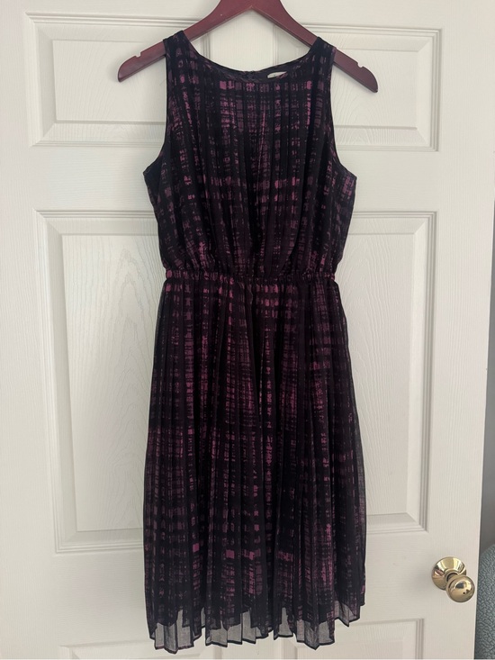Banana Republic Dresses & Skirts - Banana Republic Black and Purple Pleated Midi Dress - Size 4